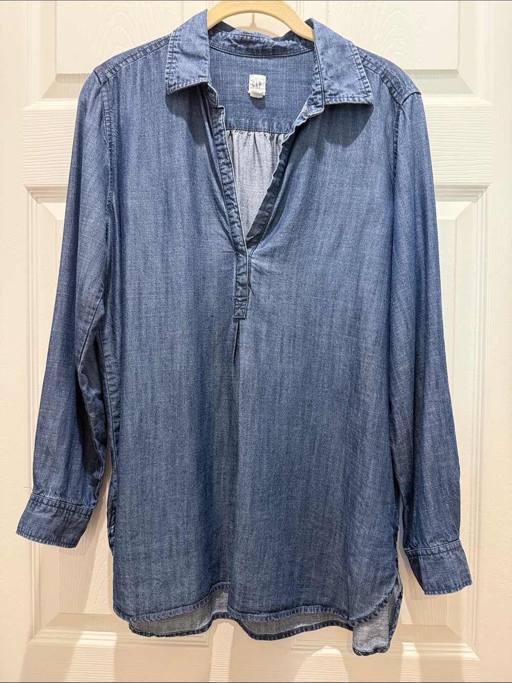 GAP Blue Chambray Petite popover